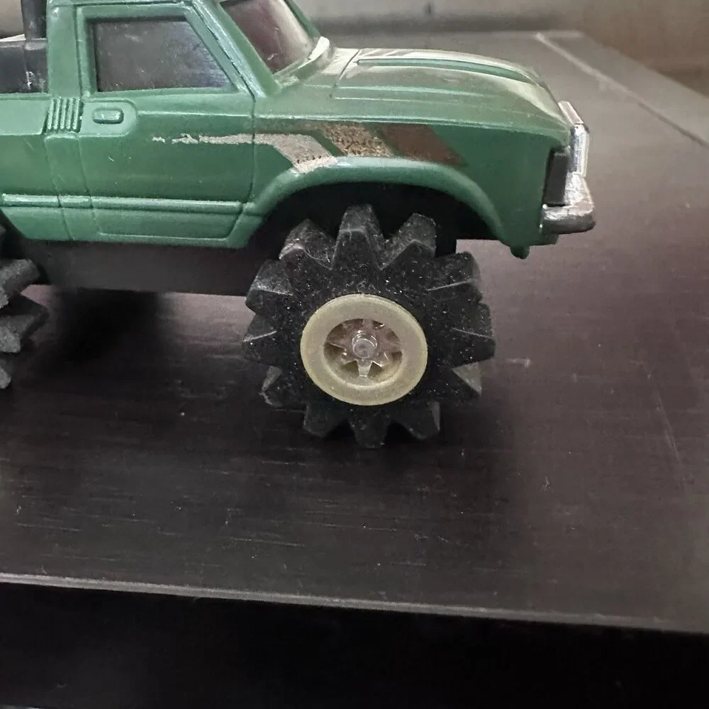 Schaper Stomper 4x4 Toyota SR5 Green Pickup Truck Works
